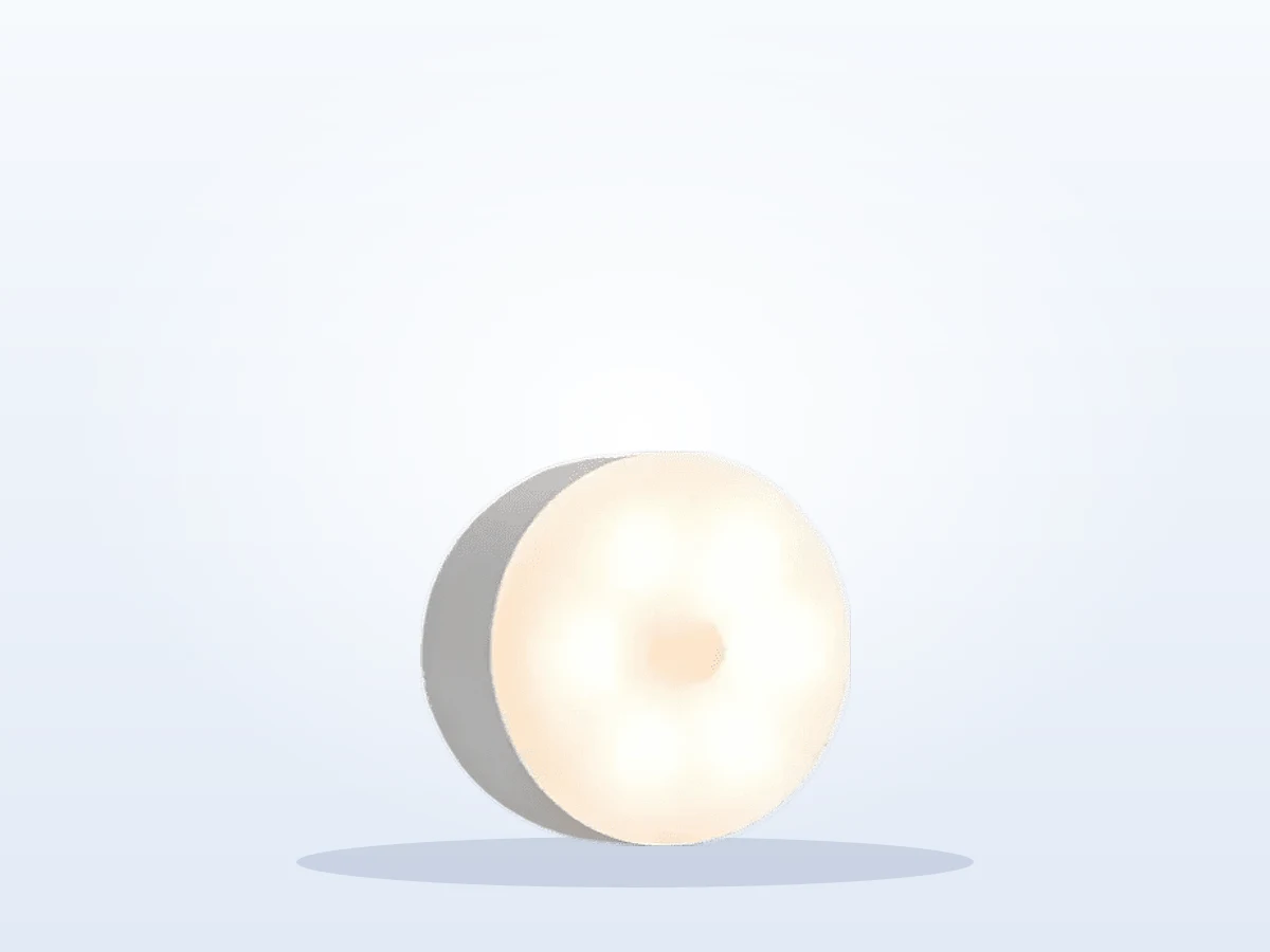 Luz redonda com sensor de presença em fundo claro